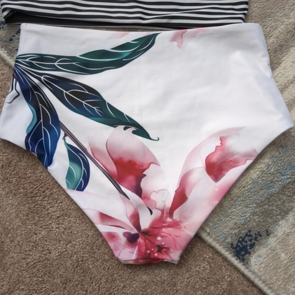 Bikini Set - Picture 4 of 5